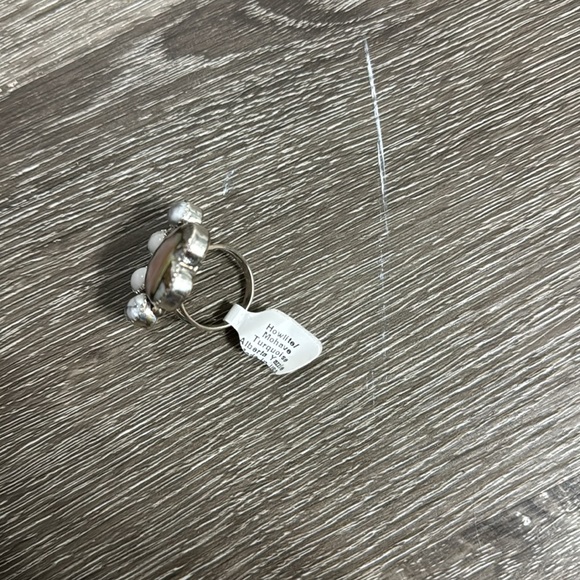 Sterling silver paw ring. Size 8. NWT. Howlite/Mojave turquoise. - Picture 5 of 5